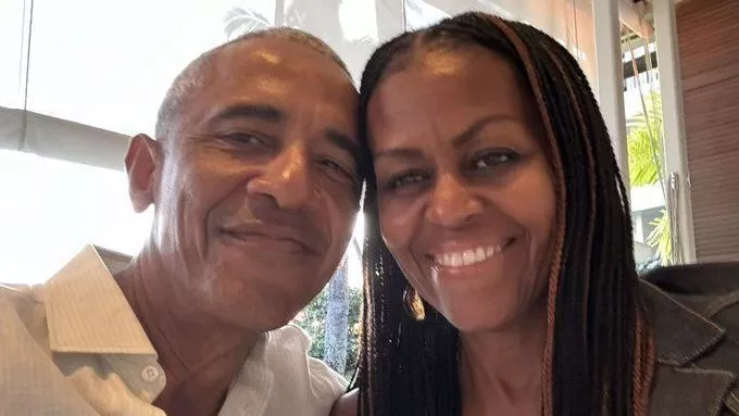 Após rumores de crise, Obama posta foto de dia dos namorados com Michelle