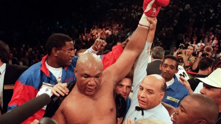 George Foreman, lenda do boxe, morre aos 76 anos