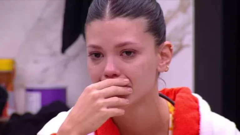 BBB 25: Vitória Strada é massacrada por deixar louça suja para brothers: ‘Nunca vi lavar’