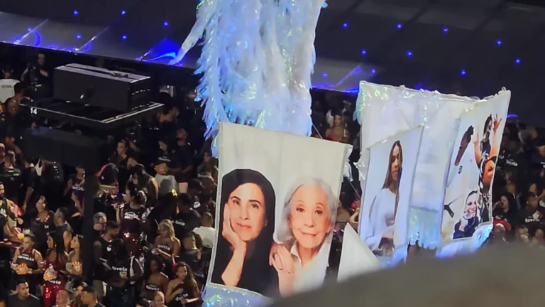 Uma Noite de Homenagens e Samba na Marquês de Sapucaí