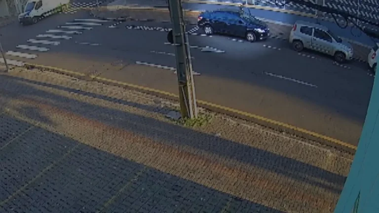 VÍDEO: Homem agride mulher com coronhadas para tentar roubar veículo no Paraná; suspeito fugiu