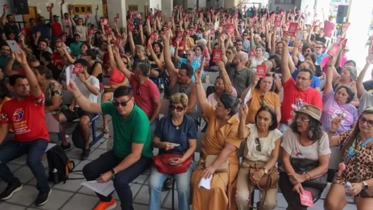 Professores da rede estadual do RN rejeitam proposta do governo e decidem manter greve