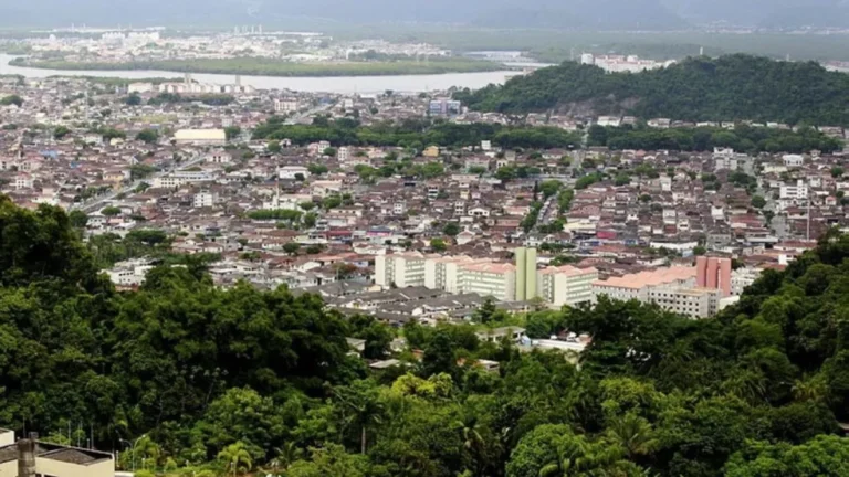 Suspeito morre baleado pela PM em morro no litoral de SP