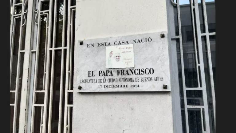 Brasileiro diz à CNN que comprou casa onde papa nasceu a “preço de mercado”