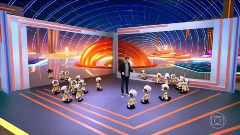 BBB25: Tadeu Schmidt dá bronca em minidummies durante programa ao vivo