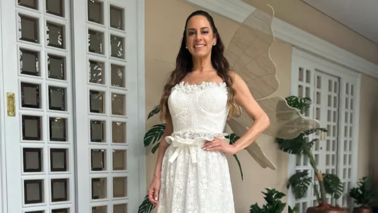 Silvia Abravanel posa com vestido de noiva e asas; veja detalhes do look