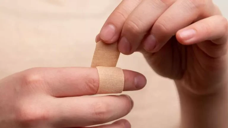 Alerta! Pai encontra filha em grupo que incentiva automutilação de adolescentes