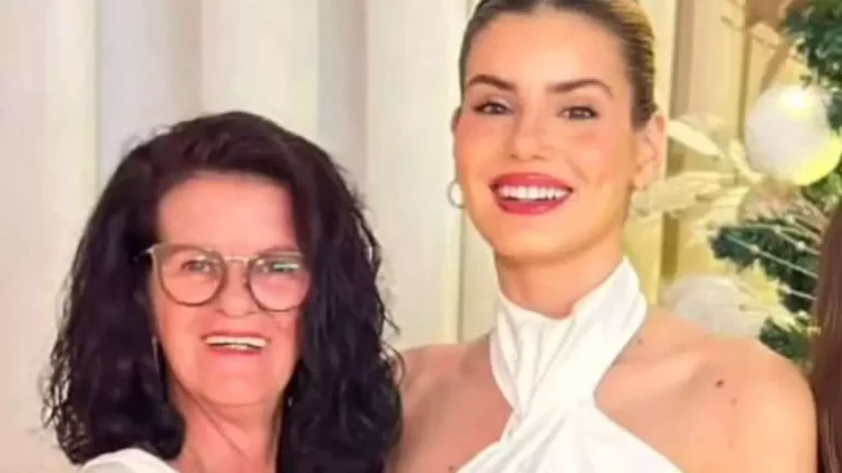 Após falar que mãe é manicure, Camila Queiroz rebate críticas da web