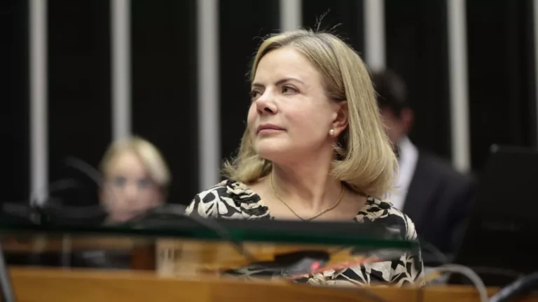 “PDT é fundamental em nossa base aliada”, diz Gleisi à CNN