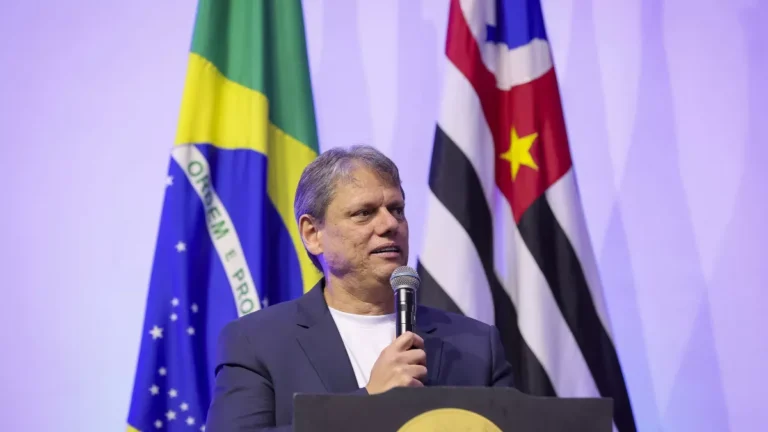 O mais importante é a fé de que podemos superar a pobreza, diz Tarcísio