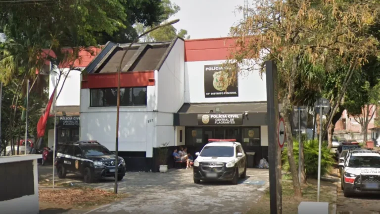 Mulher encontra irmã morta após vizinhos sentirem cheiro forte em SP