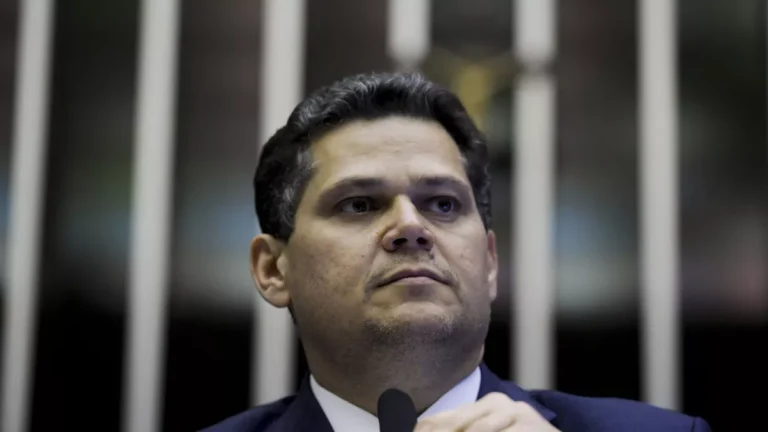 Oposição pressiona Alcolumbre por abertura de CPMI do INSS ainda em maio