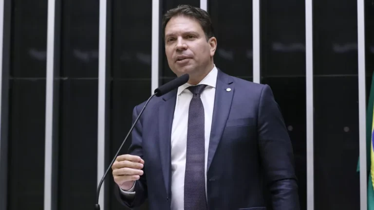 Câmara suspende ação penal contra Ramagem