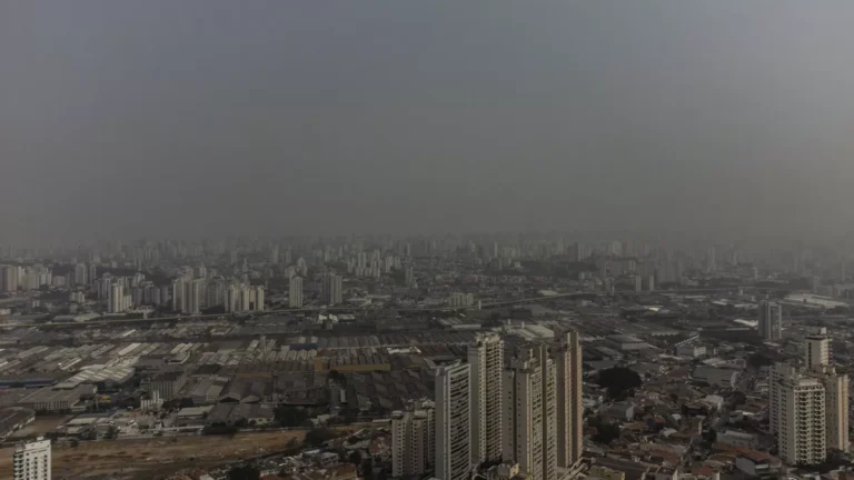 Massa de ar seco impede avanço de frentes frias pelo Brasil; entenda