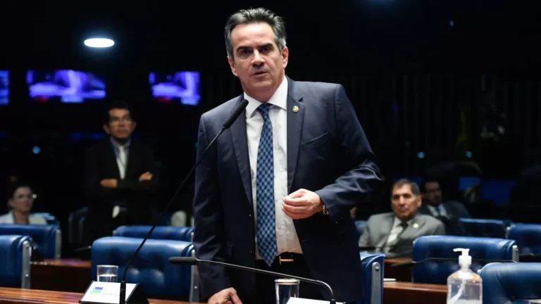 Bolsonaro não tentou atrapalhar transição de governo, diz Ciro ao STF