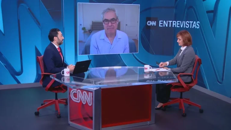 Uso de redes sociais entre jovens é problema coletivo, diz Jonathan Haidt