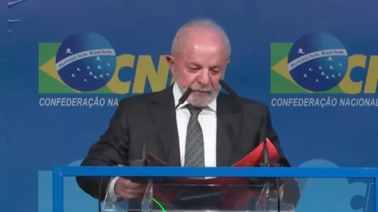 Nem tudo precisa ser resolvido no Judiciário, diz Lula durante marcha