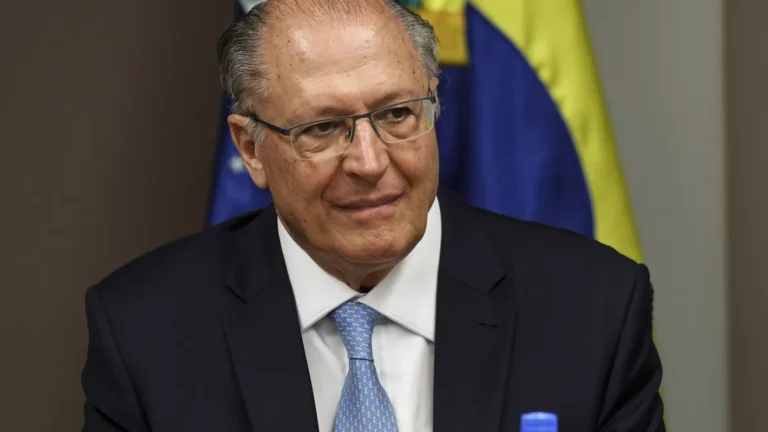 Alckmin embarca nesta sexta (16) para missa do papa Leão XIV no Vaticano