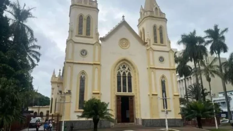 Médica é presa após usar spray de pimenta contra criança durante missa