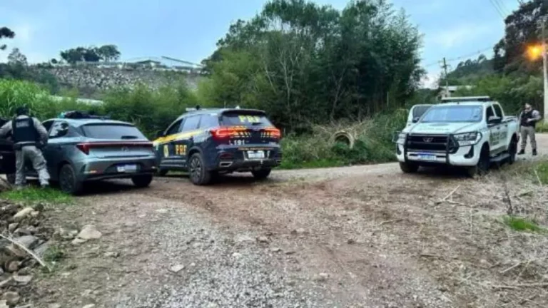 Casal é preso com cocaína e carro clonado após perseguição em Caxias do Sul