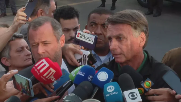 Advogado diz que Bolsonaro não se calou porque “não tem nada a esconder”