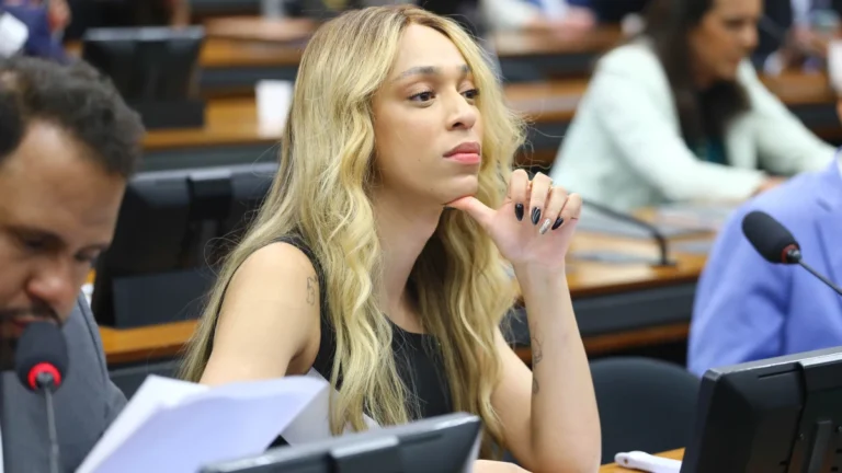 Oposição aciona PGR contra Erika Hilton por improbidade administrativa