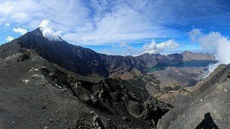 Brasileira morta em vulcão: “Ficou escorregando e precisou de mais corda”