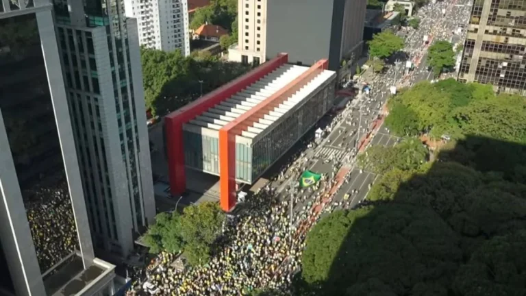 Direita avalia ampliar pautas em próximo ato