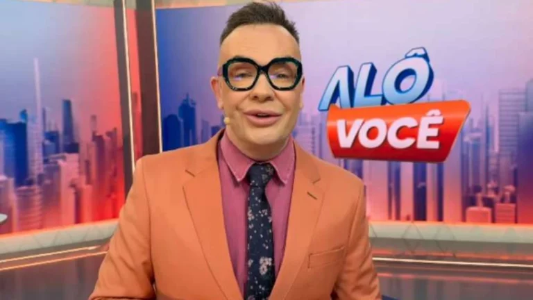 Felipeh Campos deixa o SBT após briga com delegada