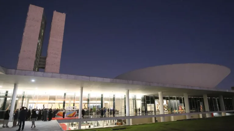 Fórum Parlamentar do Brics: 1º dia tem críticas a medidas de Trump