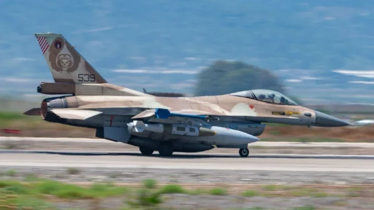 Israel faz novos ataques contra capital do Irã, diz mídia estatal