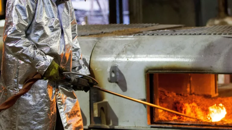 Tarifa sobre o aço fará empresas reduzirem produção no Brasil, diz Fiemg