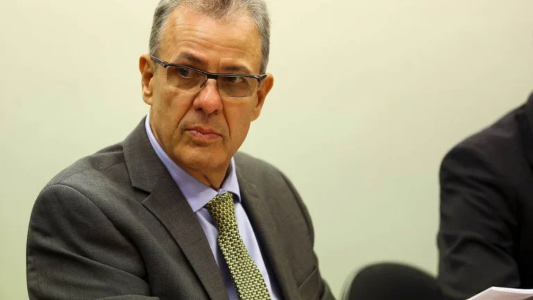 Joias sauditas: Comissão de Ética aplica sanção a ex-ministro de Bolsonaro