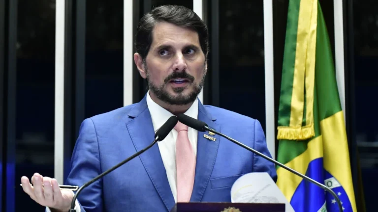 Entenda como Marcos do Val viajou aos EUA mesmo com o passaporte bloqueado