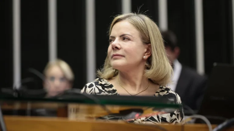 Estamos dispostos a negociar, mas sem recuar na soberania, diz Gleisi à CNN