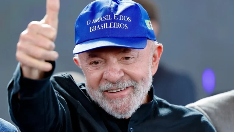 Lula ironiza discurso da direita: “Brasil acima de tudo, mas antes os EUA”