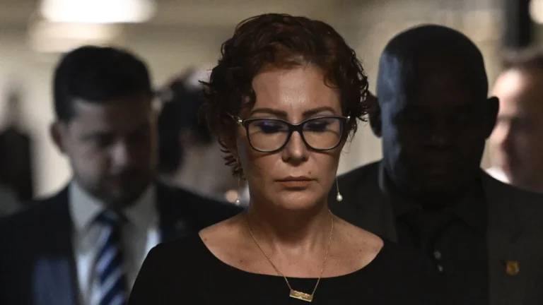 Mãe de Zambelli envia carta à primeira-ministra da Itália antes de prisão