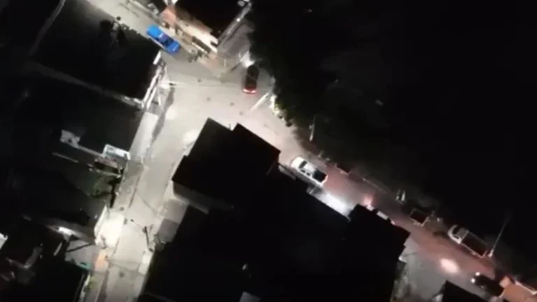 Policiais que deixaram criminosos passar no RJ cometeram crimes? Entenda