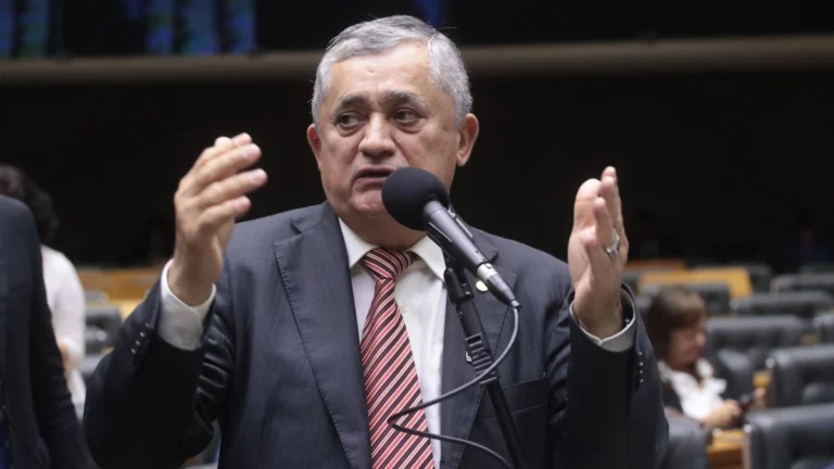 Câmara não pediu permissão, diz líder do governo sobre derrubada do IOF