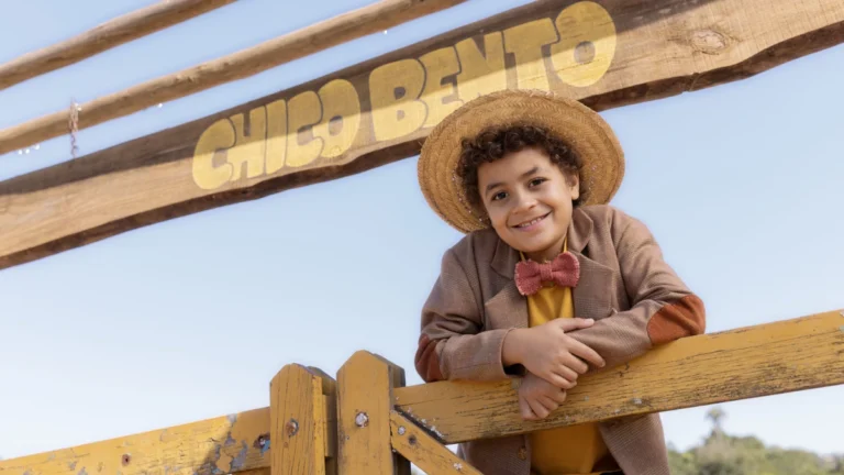 Prêmio Grande Otelo 2025: Isaac Amendoim chora durante discurso de vitória