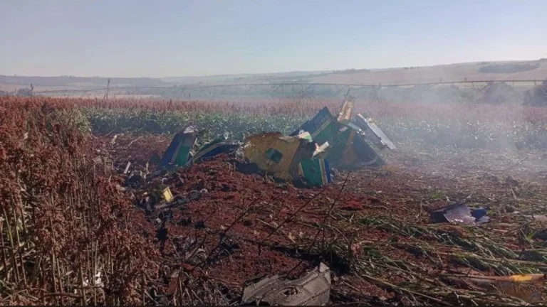 Avião da FAB cai no interior de São Paulo