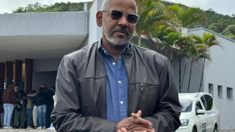 Corpo de Juliana Marins é enterrado em Niterói