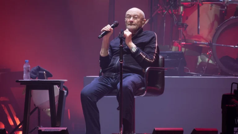 Phil Collins nega que esteja internado para cuidados paliativos; entenda