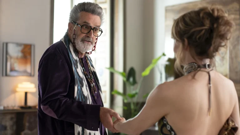 Ator de “Emily em Paris” diz ter sido demitido da série: “Uma tragédia”