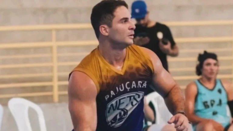 Ex-jogador que espancou namorada com 60 socos vira réu na Justiça