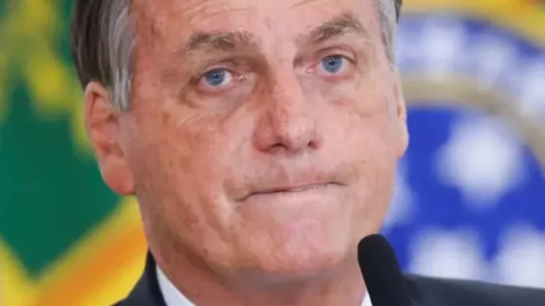 Polícia começa a monitorar área externa da casa de Bolsonaro