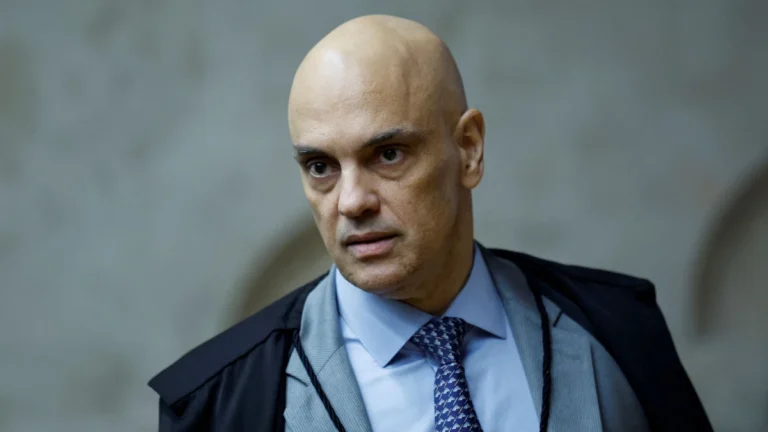 Moraes avaliará prisão preventiva de Bolsonaro após ouvir PGR e defesa
