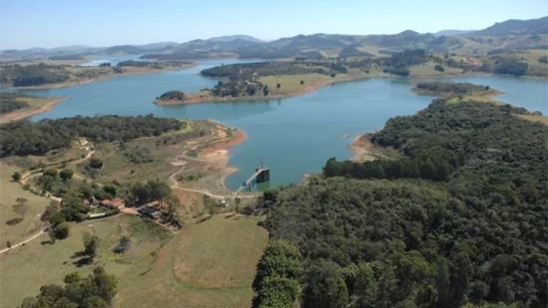 Sabesp reduz uso de água da Cantareira durante menor nível em dez anos