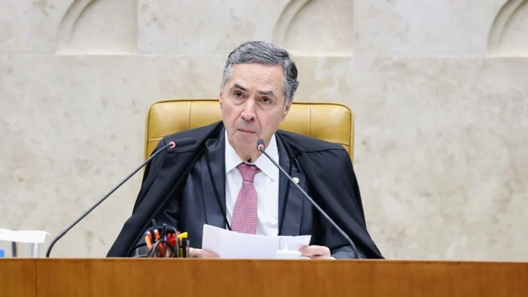 Barroso diz que Moraes age com “bravura” e defende independência do STF