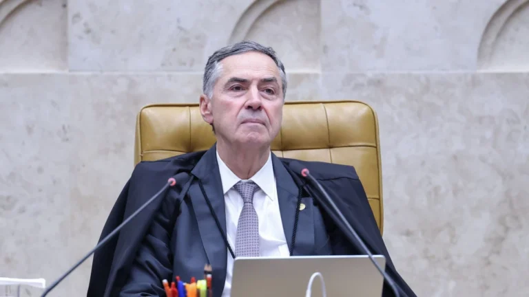 Filho de Barroso decide não voltar aos EUA após férias